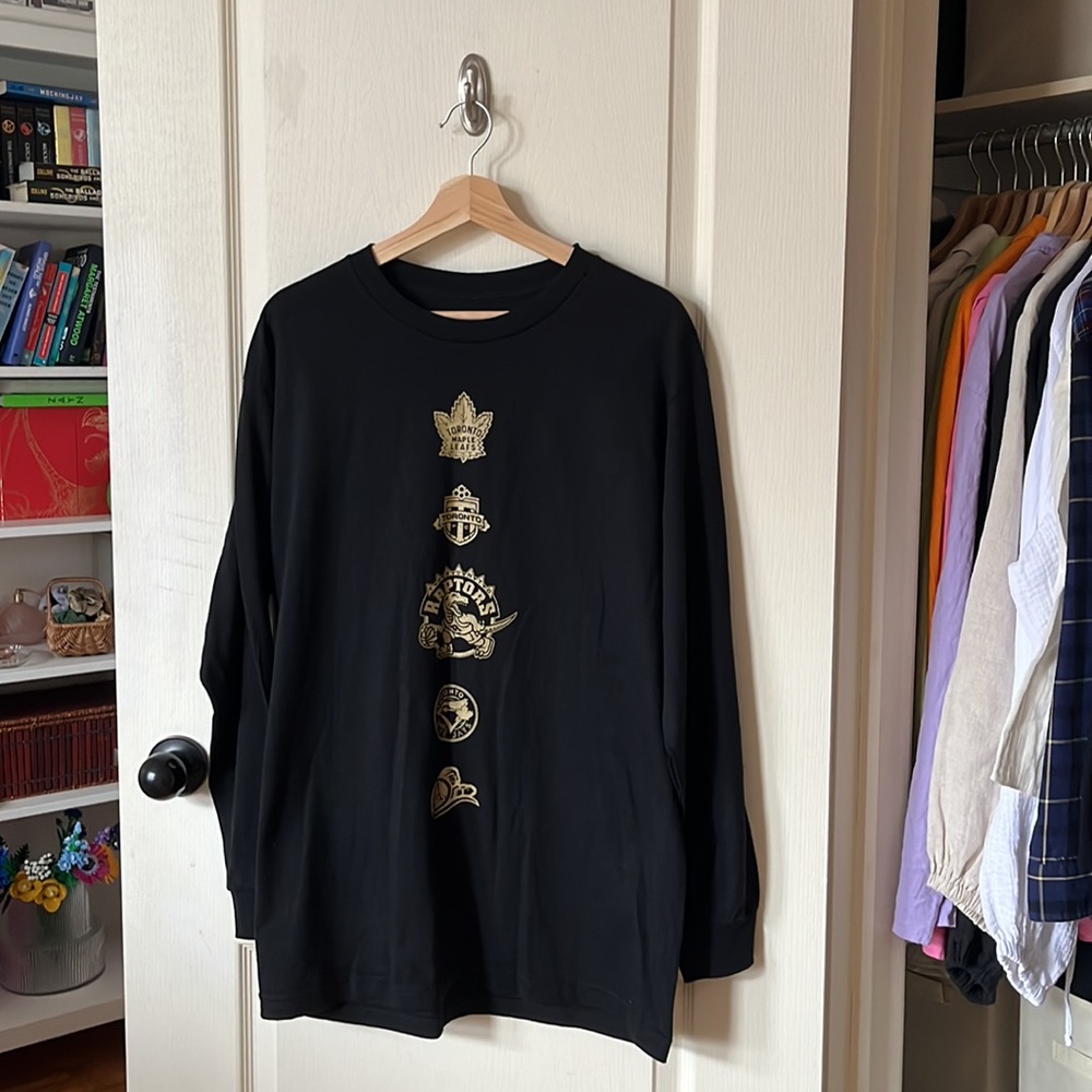 BNWOT drake (ovo) x raptors black long sleeved shirt in size L